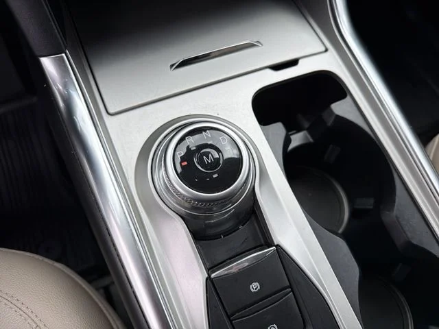 Used 2021 White Ford Limited image 22