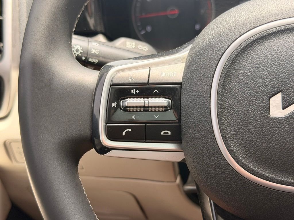 Used 2022 Silver Kia S image 29
