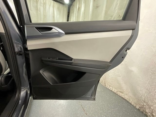 Used 2025 Gray Volkswagen 1.5T SE image 24