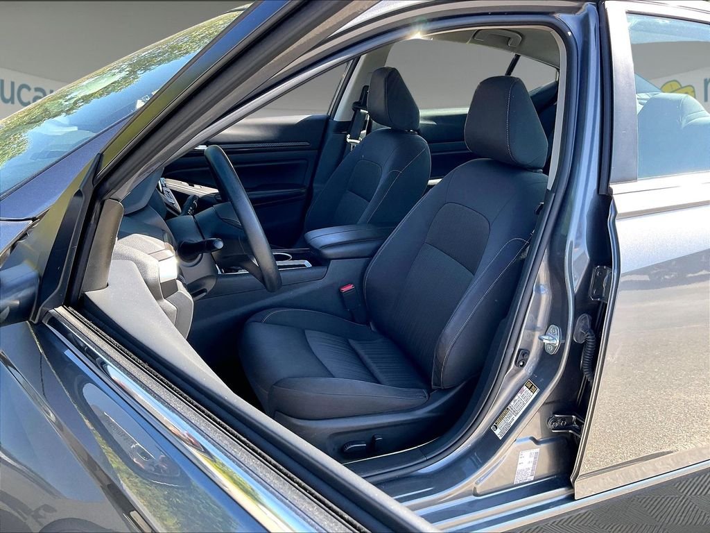 Used 2024 Gun Metallic Nissan 2.5 SV image 9