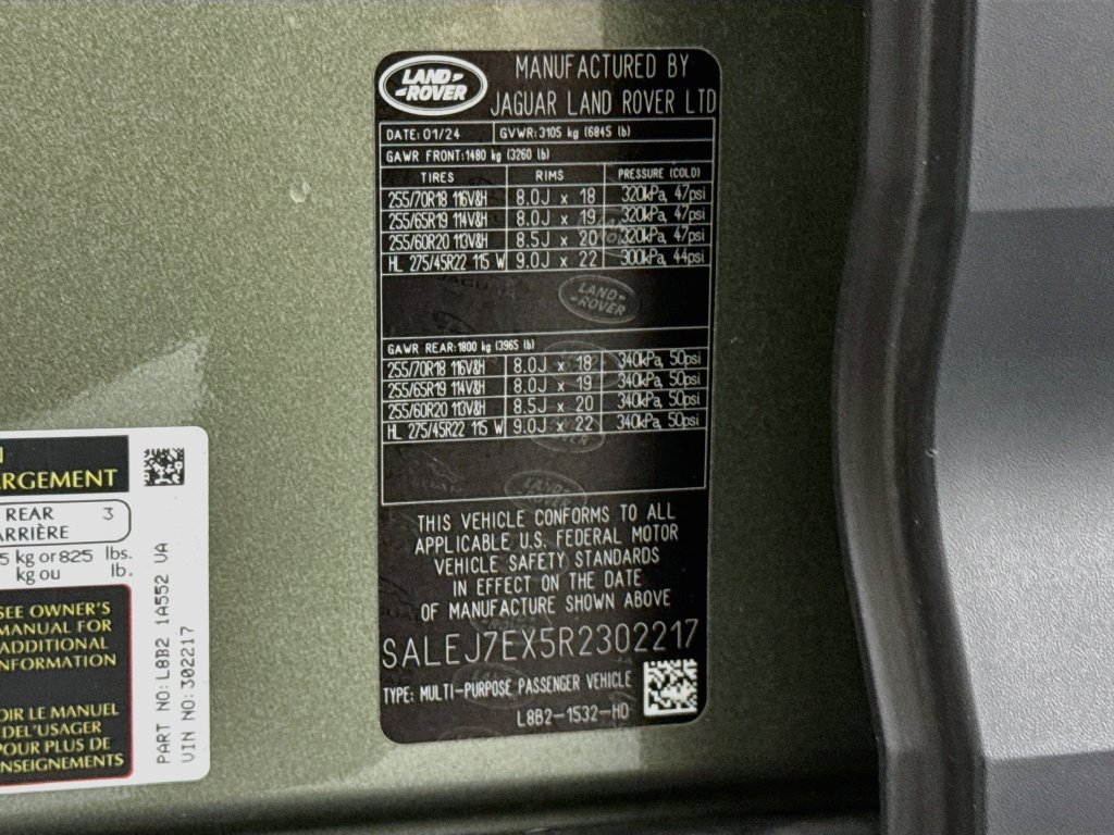 Used 2024 Green Land Rover S image 33