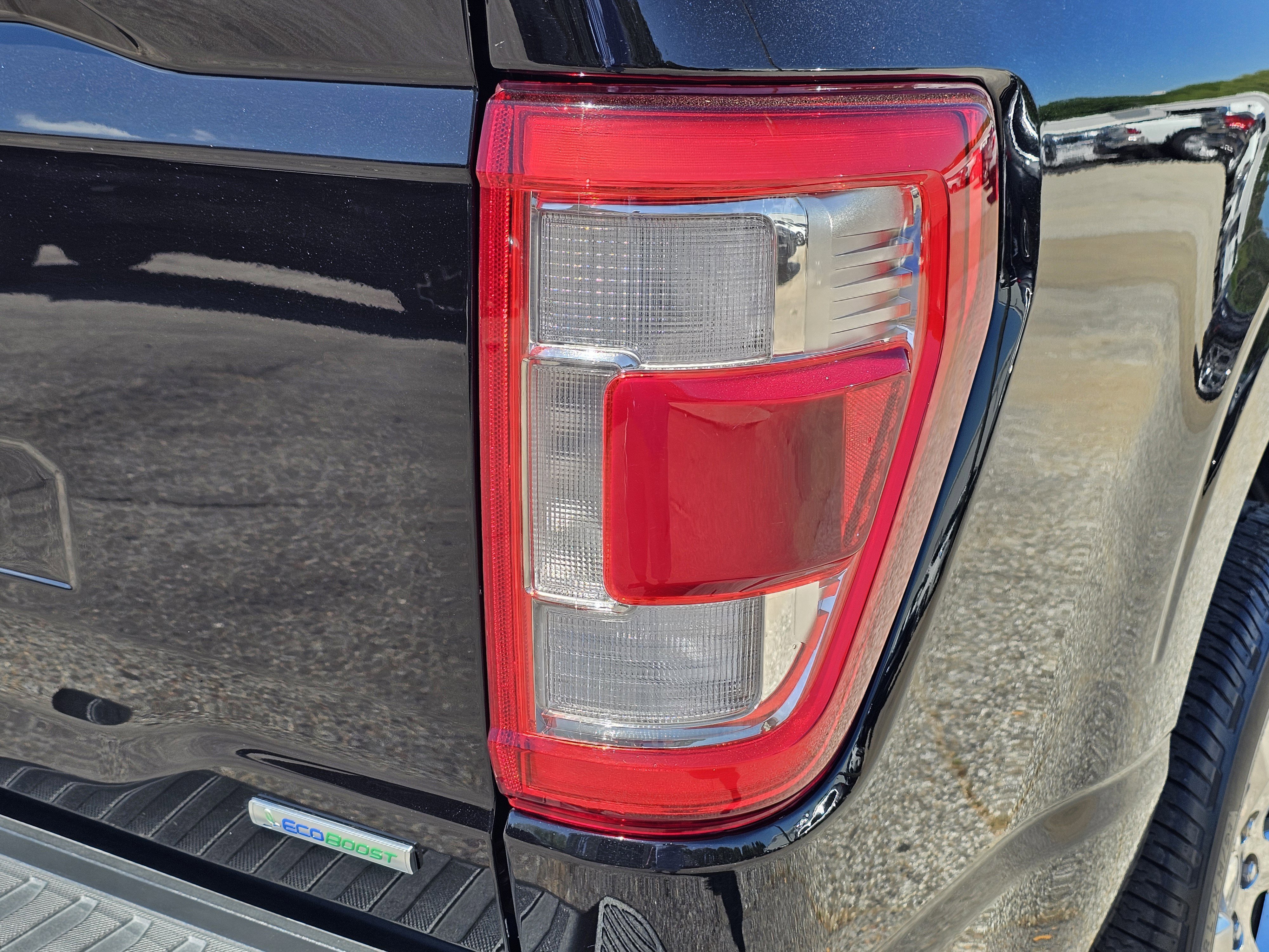 Used 2022 Agate Black Metallic Ford LARIAT image 10
