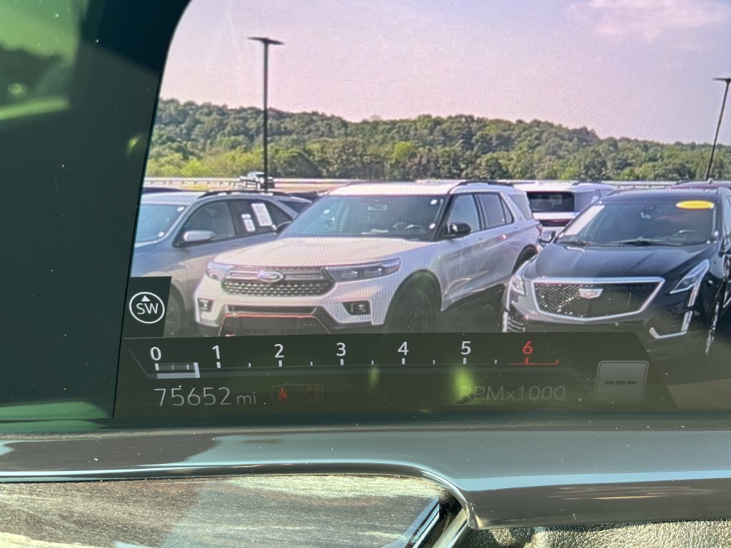Used 2021 White Cadillac Sport image 18