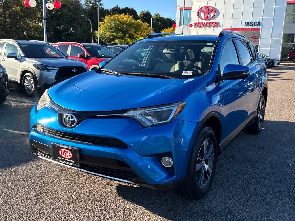 Used 2016 Blue Toyota XLE image 3