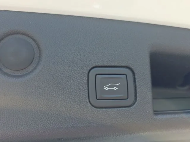 Used 2024 White Chevrolet Premier image 14