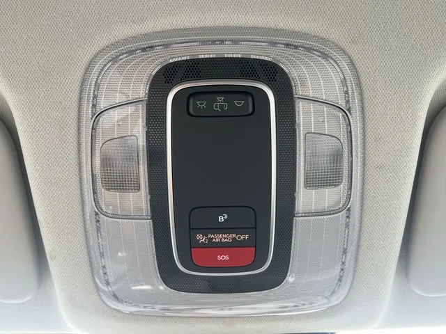 Used 2025 White Hyundai SEL image 30