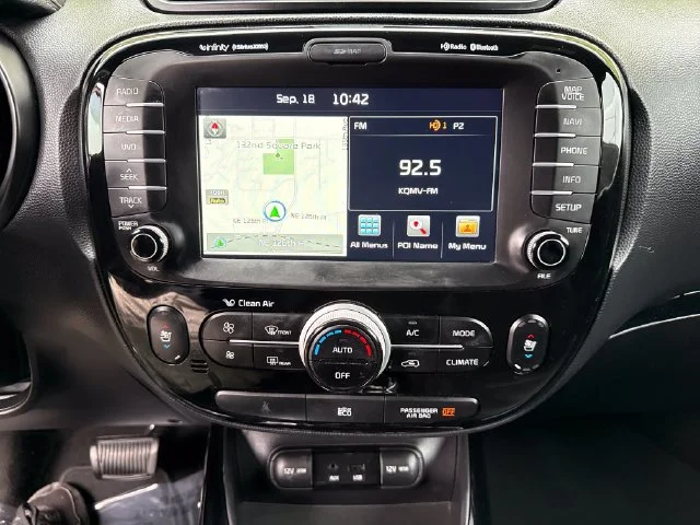 Used 2015 Latte Brown Kia Plus image 22