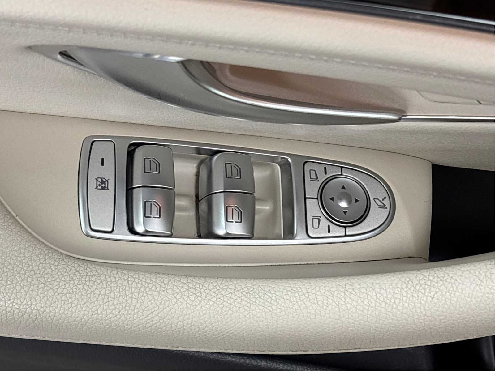 Used 2022 MANUFAKTUR Diamond White Mercedes-Benz E 350 image 35