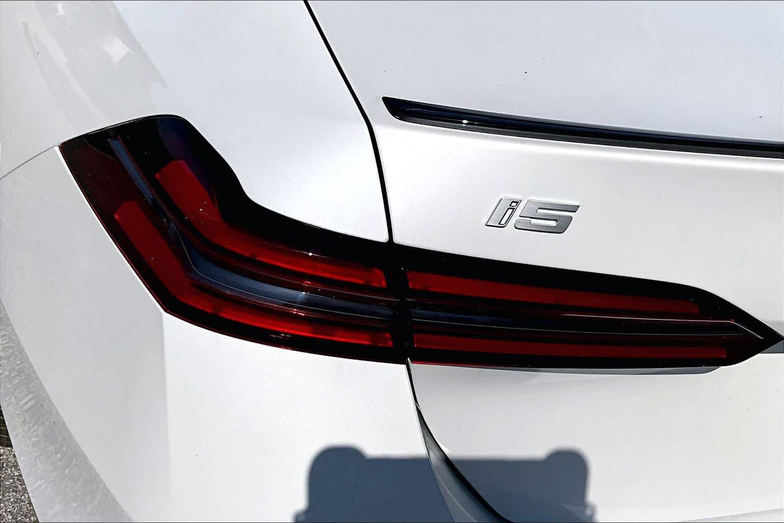 New 2026 Mineral White Metallic BMW eDrive40 image 14