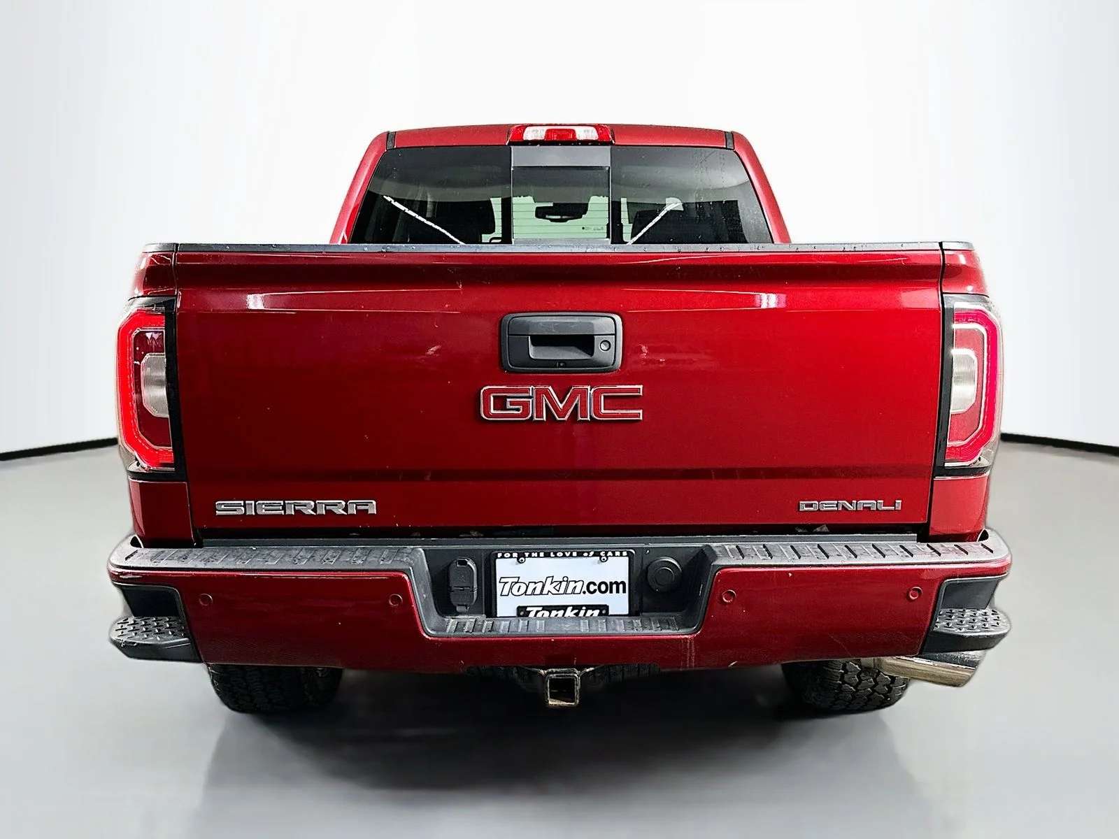 Used 2018 Red Quartz Tintcoat GMC Denali image 7