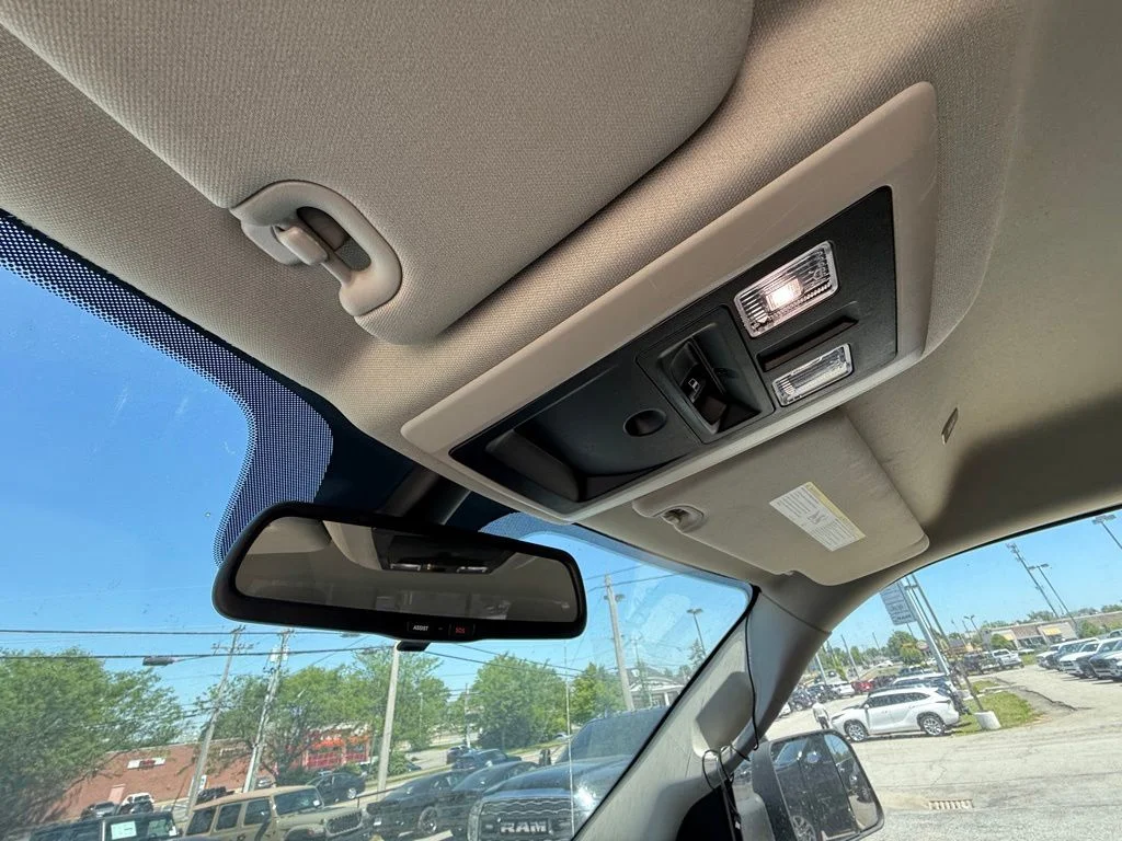 Used 2018 Silver Ram Big Horn image 25