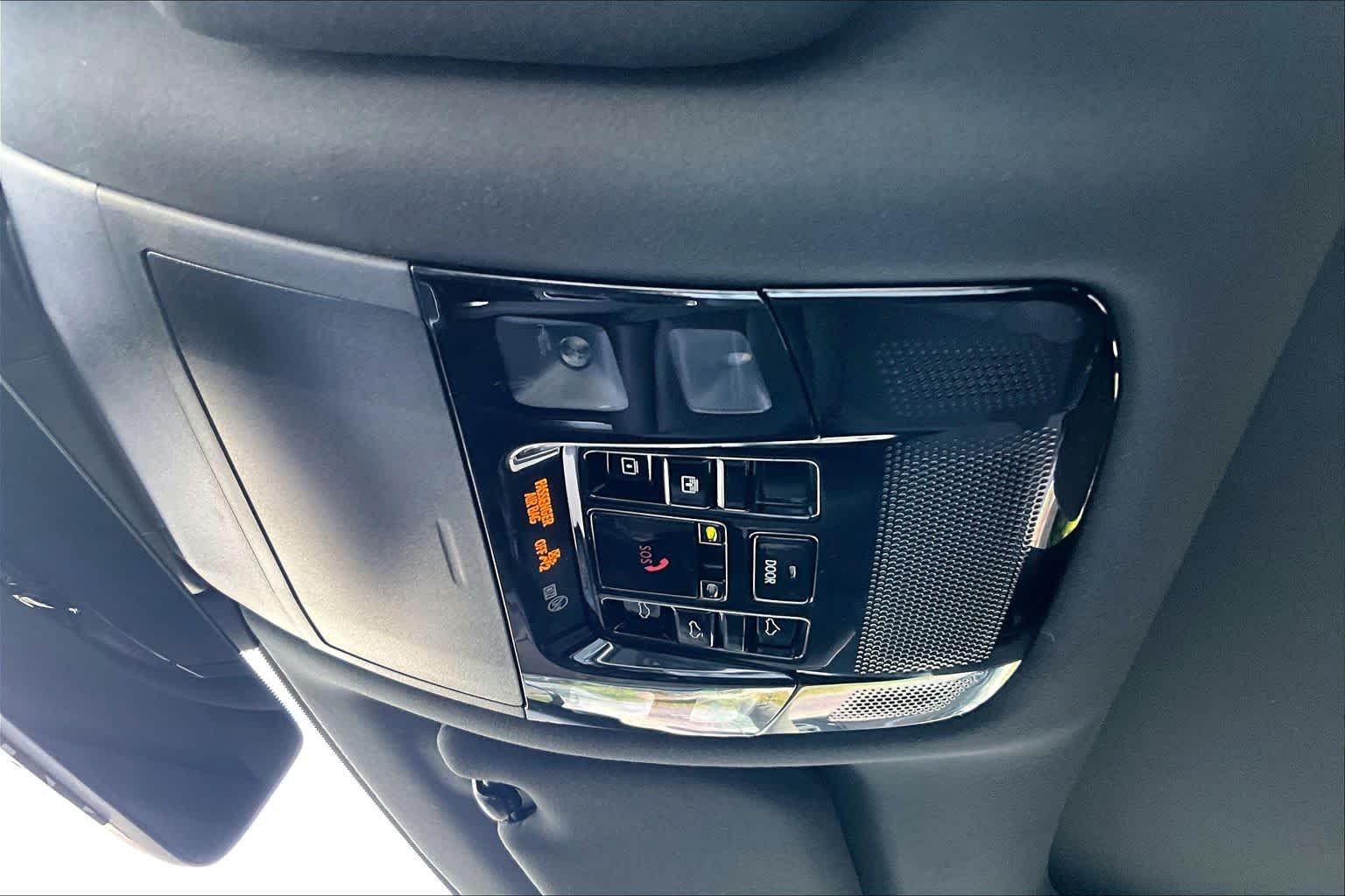 Used 2023 Iridium Lexus Luxury image 32