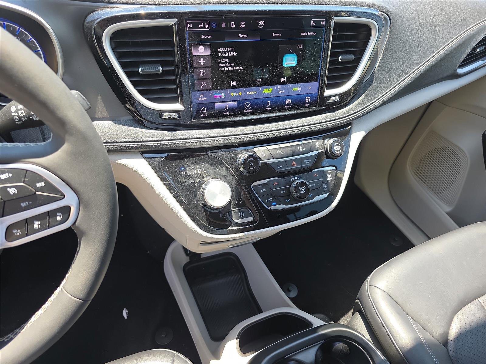 Used 2023 Silver Mist Clearcoat Chrysler Touring L image 27