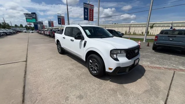 New 2026 Oxford White Ford XLT image 2