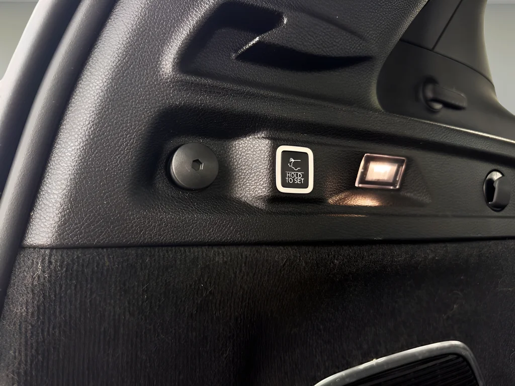 Used 2023 White/off-white Jeep Overland image 27