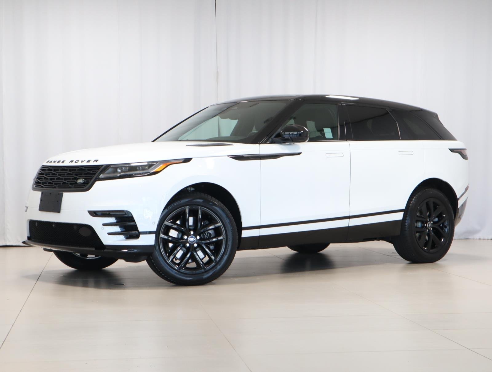 2026 Land Rover Range Rover Velar Dynamic SE