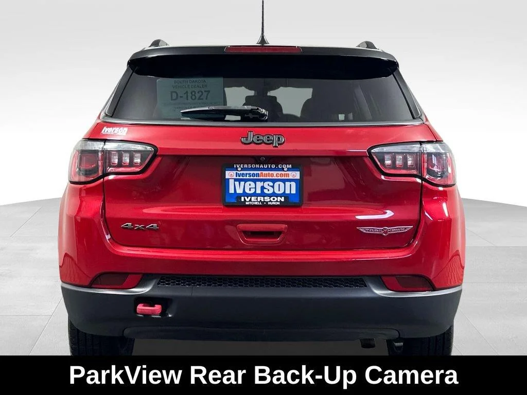 Used 2018 Redline Pearlcoat Jeep Trailhawk image 10