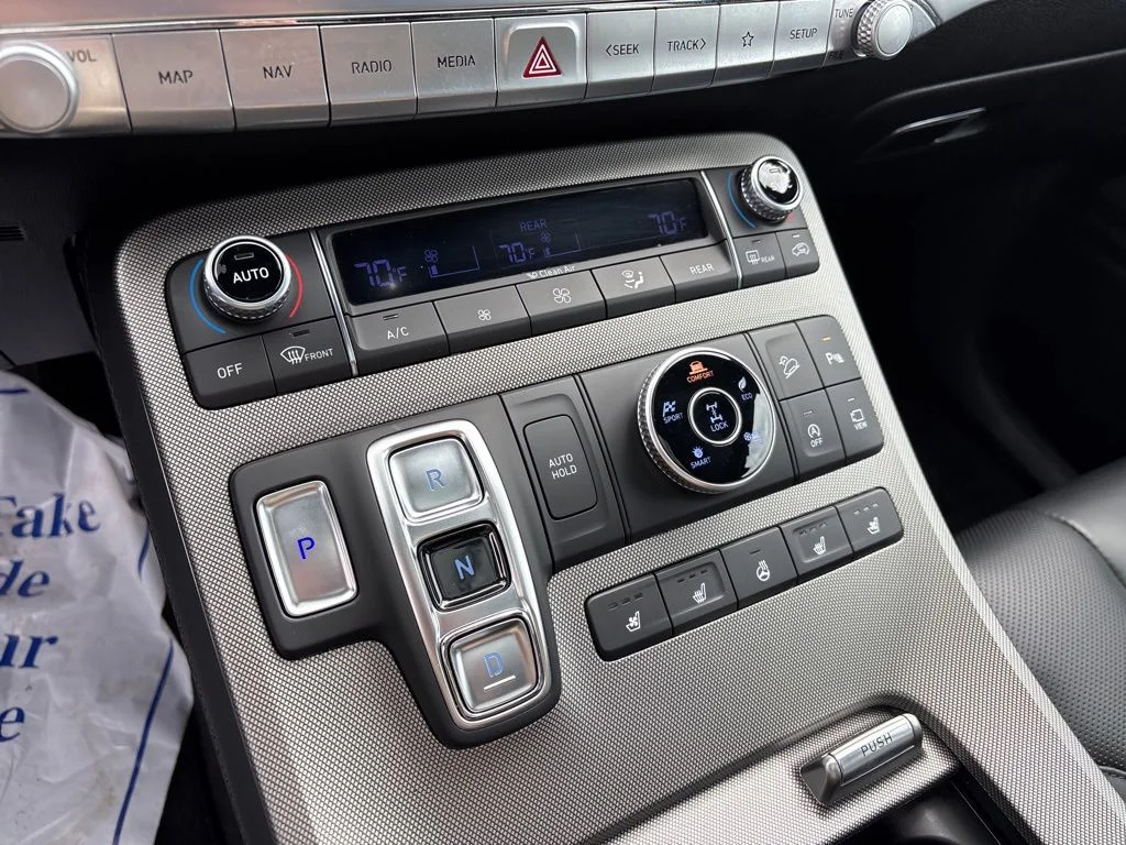 Used 2022 Abyss Black Pearl Hyundai Calligraphy image 19