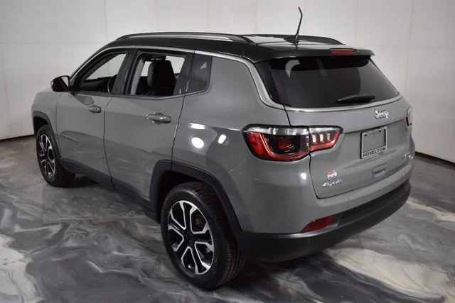 Used 2022 Gray Jeep Limited image 7