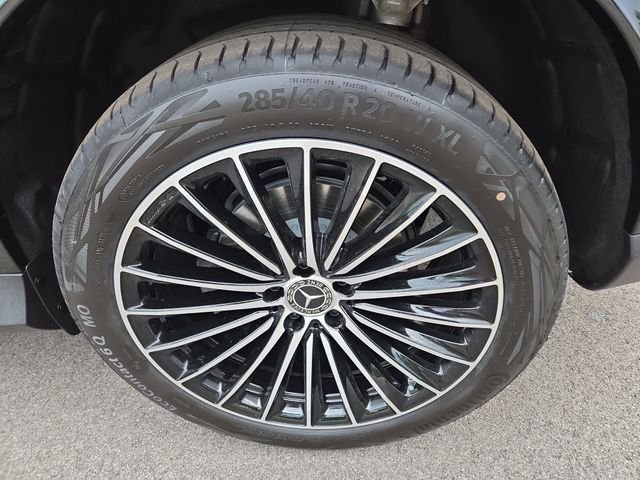 New 2026 Black Mercedes-Benz GLC300 image 27