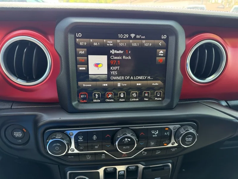 Used 2019 Granite Crystal M Jeep Rubicon image 10