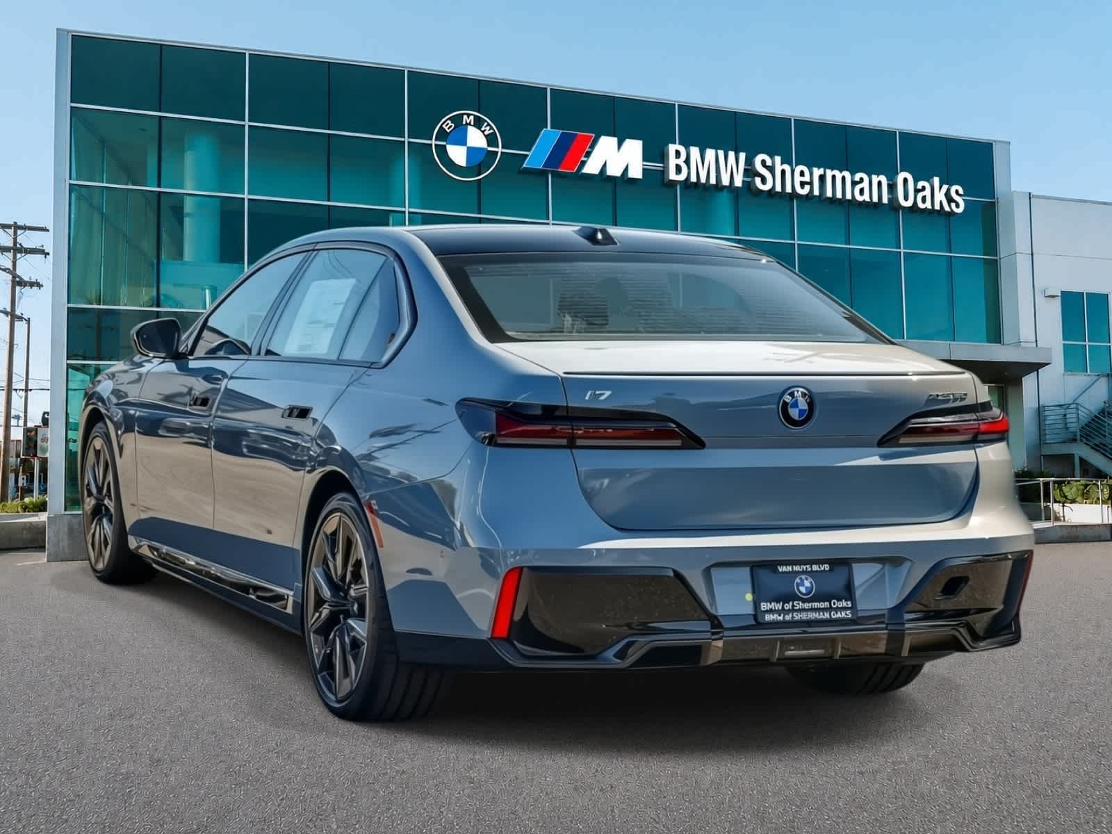 New 2026 Brooklyn Grey Metallic BMW xDrive60 image 6