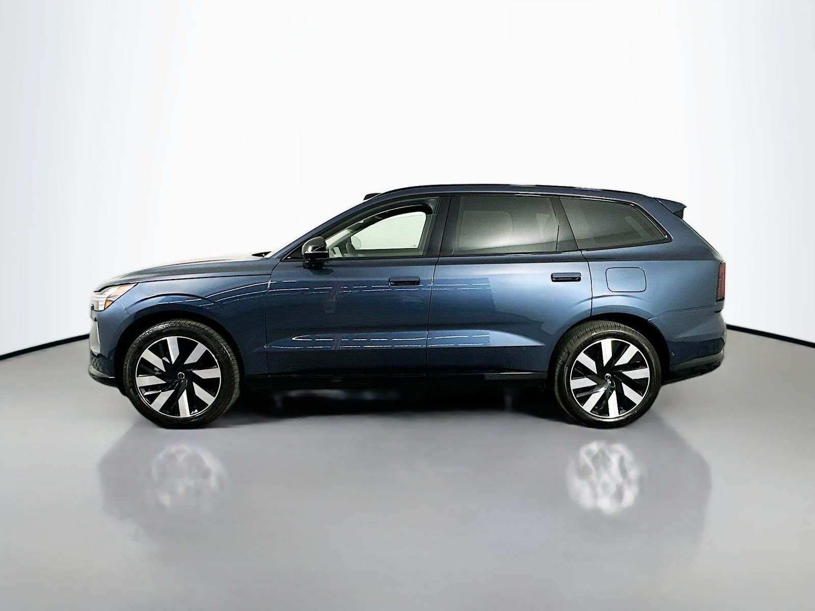 Used 2025 Denim Blue Metallic Volvo Twin Motor Performance Ultra image 4