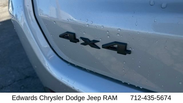 New 2026 Silver Zynith Metallic Clear-Coat Exterior Paint Jeep Latitude image 13