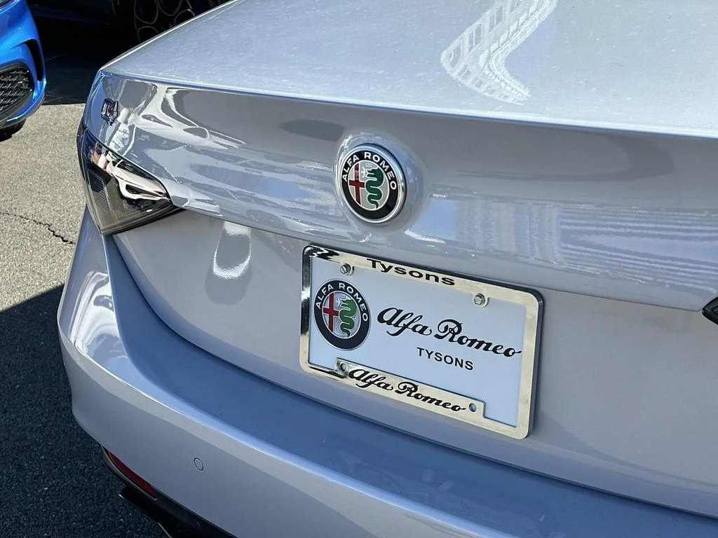 New 2026 Moonlight Gray Metallic Exterior Paint Alfa Romeo Base image 13