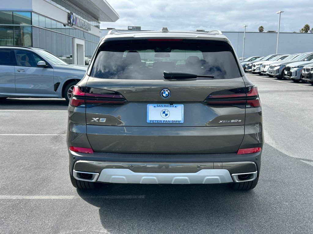 New 2026 Manhattan Green Metallic BMW xDrive50e image 4