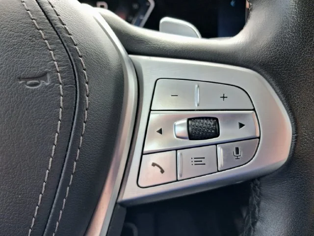 Used 2023 White BMW xDrive40i image 16