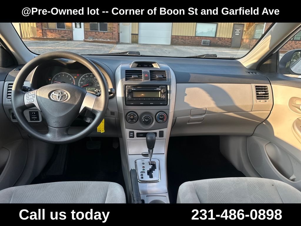 Used 2012 White Toyota LE image 18