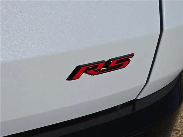 New 2026 G4J Polar White Chevrolet RS Front-Wheel Drive image 8