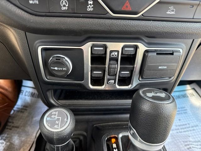 Used 2024  Jeep Sport S image 9