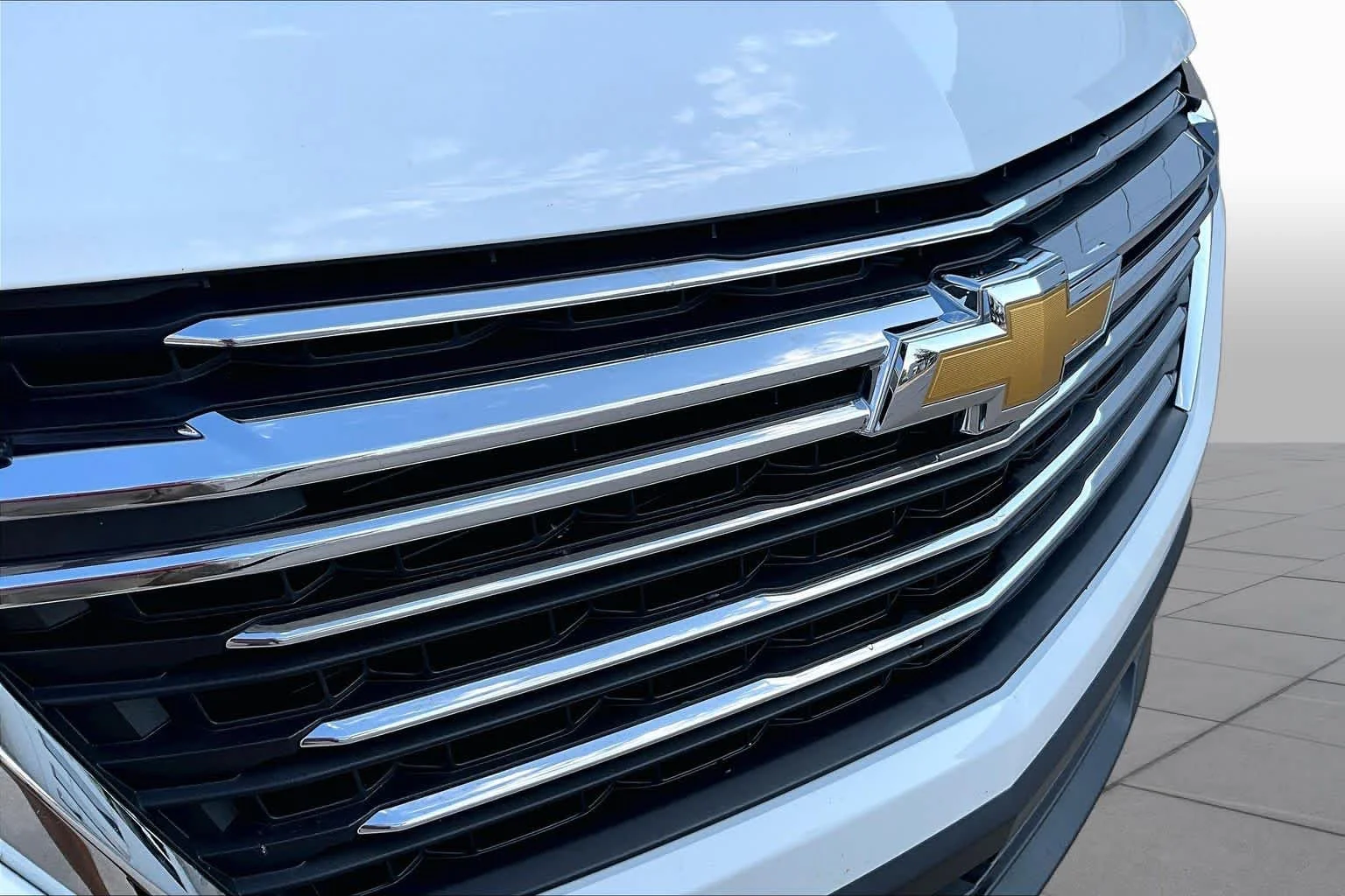 Used 2023 Summit White Chevrolet LT Cloth image 29
