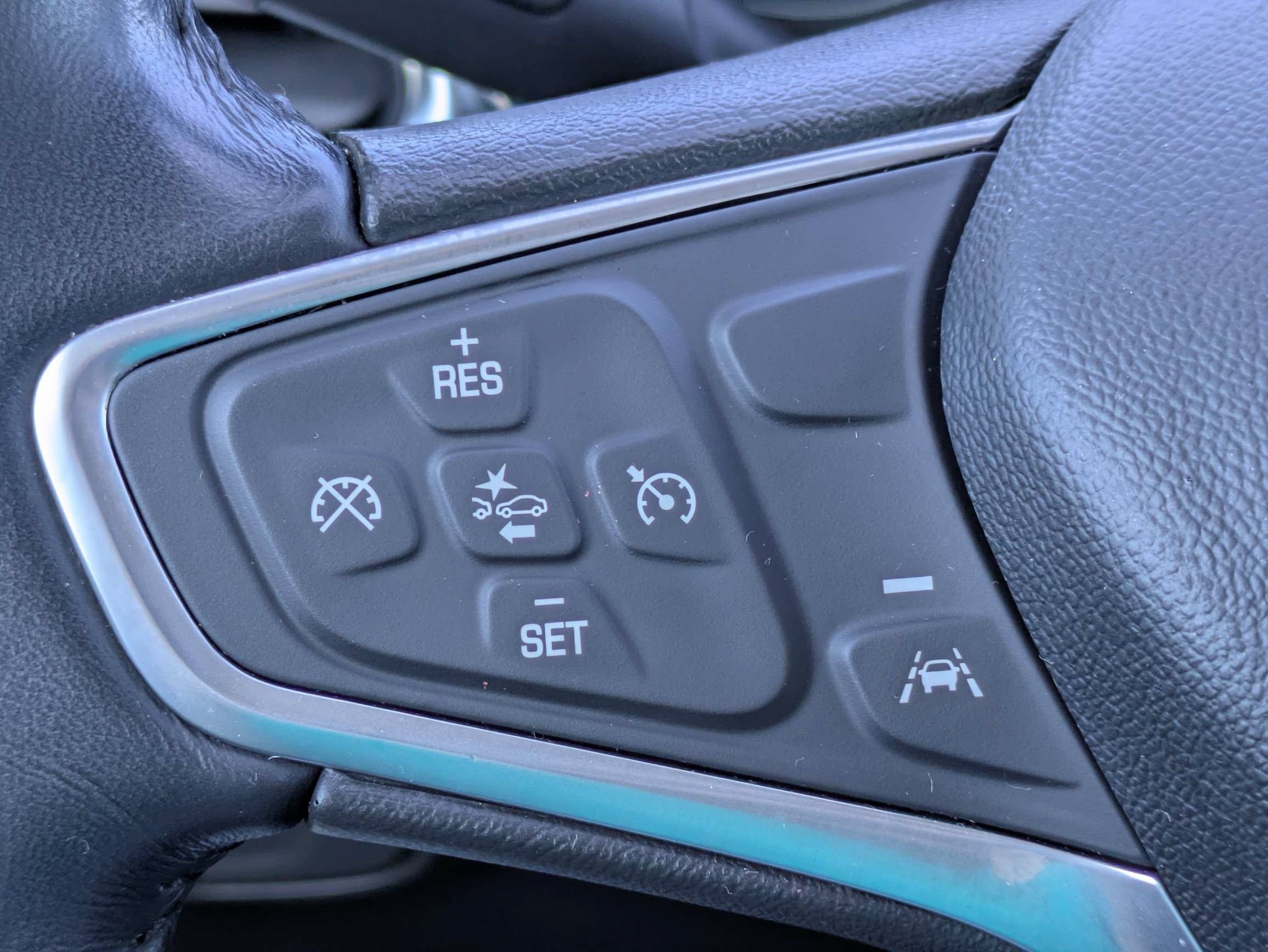 Used 2022 Summit White Chevrolet LT image 31