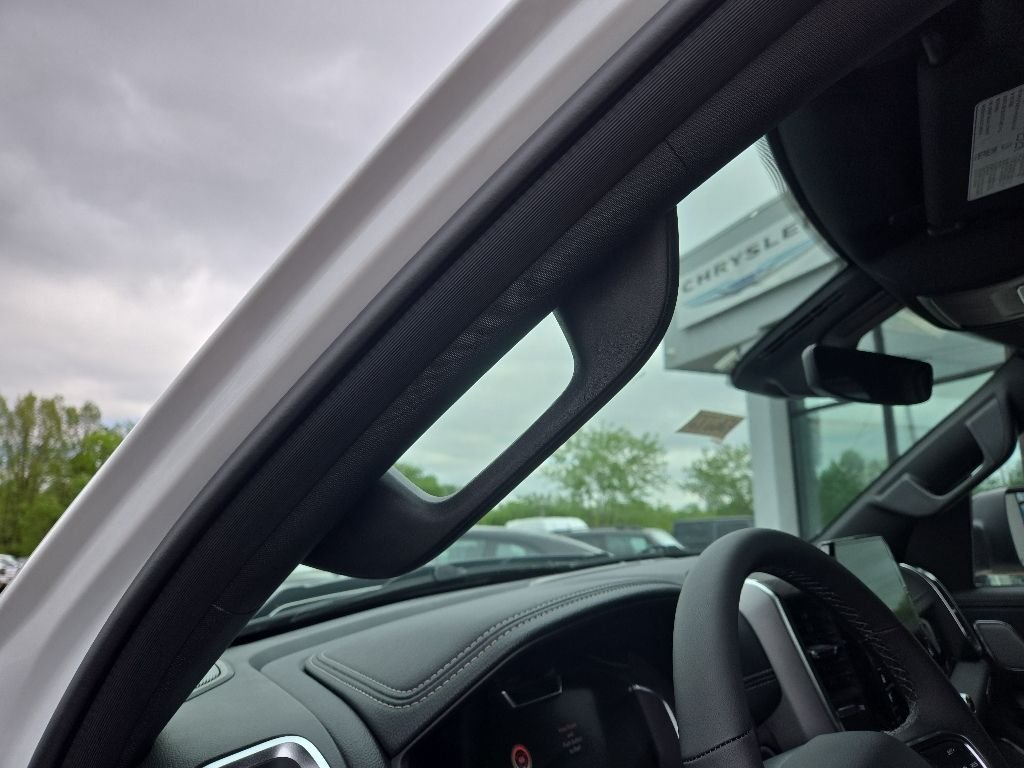 New 2026 Ivory White Tri-Coat Pearl-Coat Exterior Paint RAM Laramie image 50