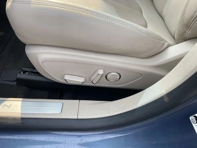 Used 2019 Blue Lincoln Reserve image 25