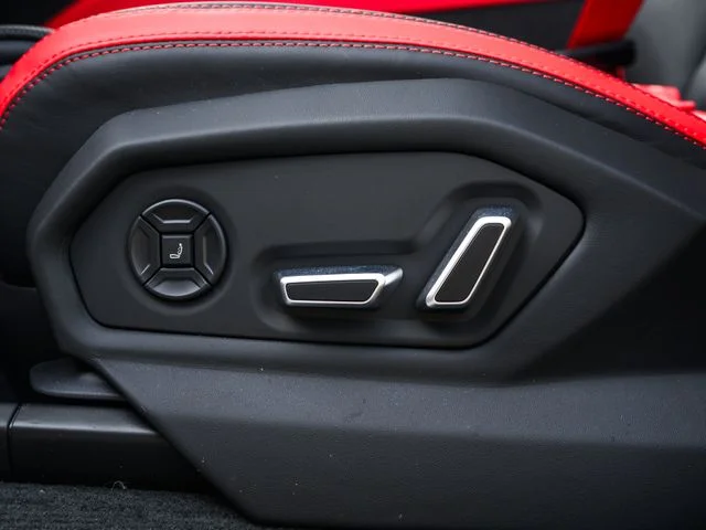 Used 2025  Lamborghini SE image 32