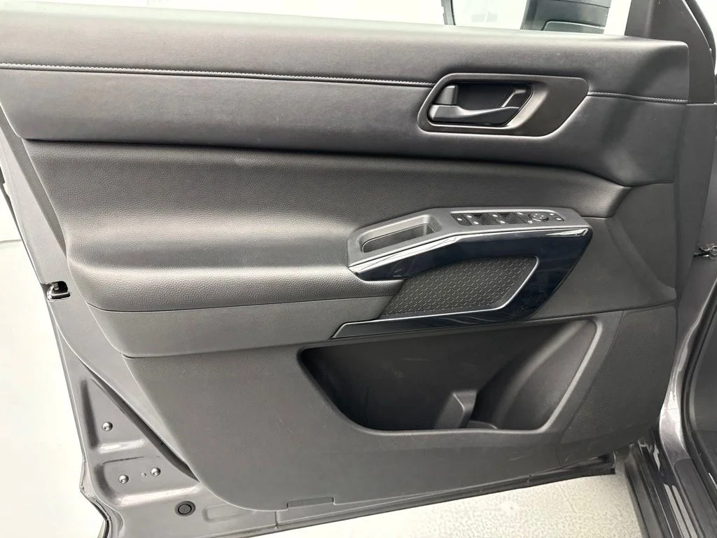 Used 2024 Gray Nissan SV image 18