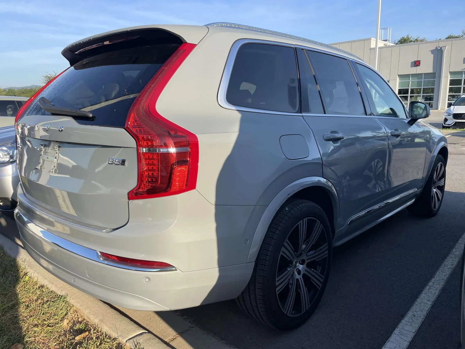 Used 2025 Vapour Grey Metallic Volvo Ultra image 4