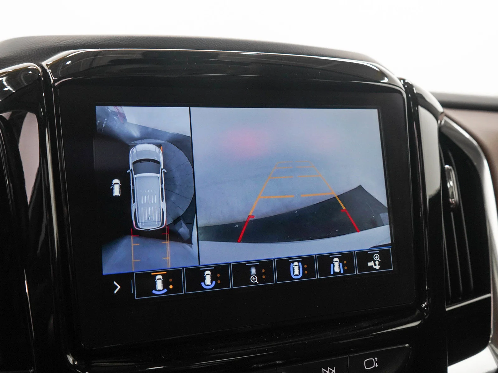 Used 2021 Iridescent Pearl Tricoat Chevrolet High Country image 31