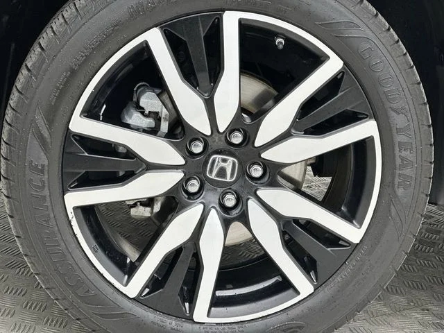 Used 2021 White Honda Touring image 10