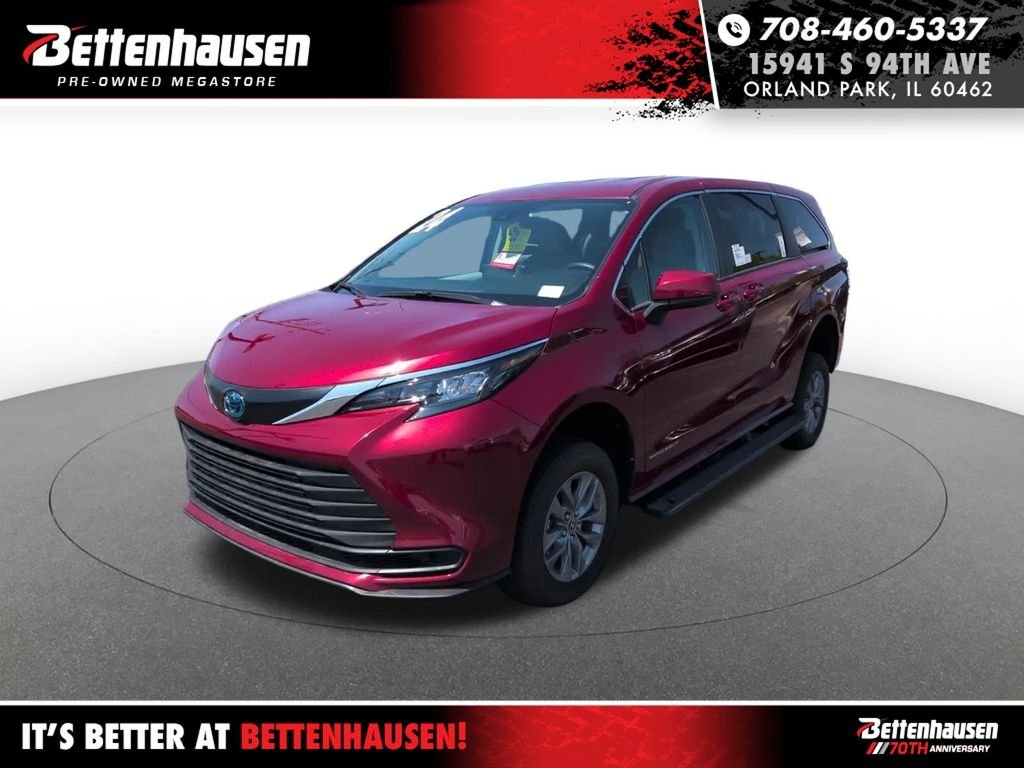 2024 Toyota Sienna LE 8-Passenger Hybrid FWD's photo