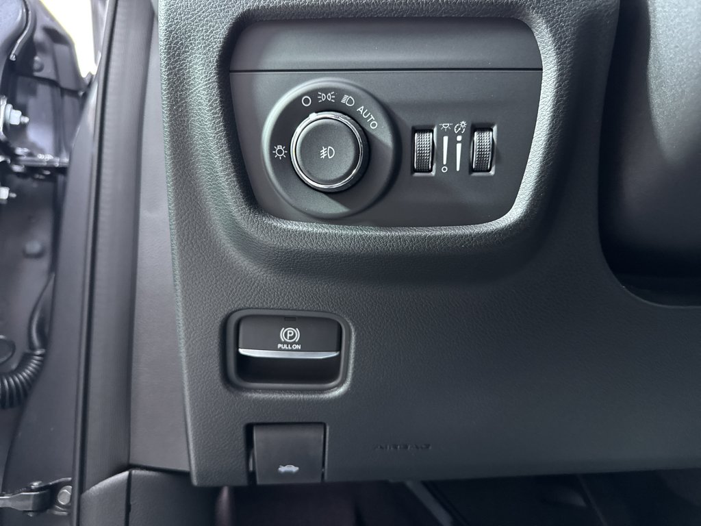 New 2026 Baltic Gray Metallic Clear-Coat Exterior Paint Jeep Limited Reserve image 29