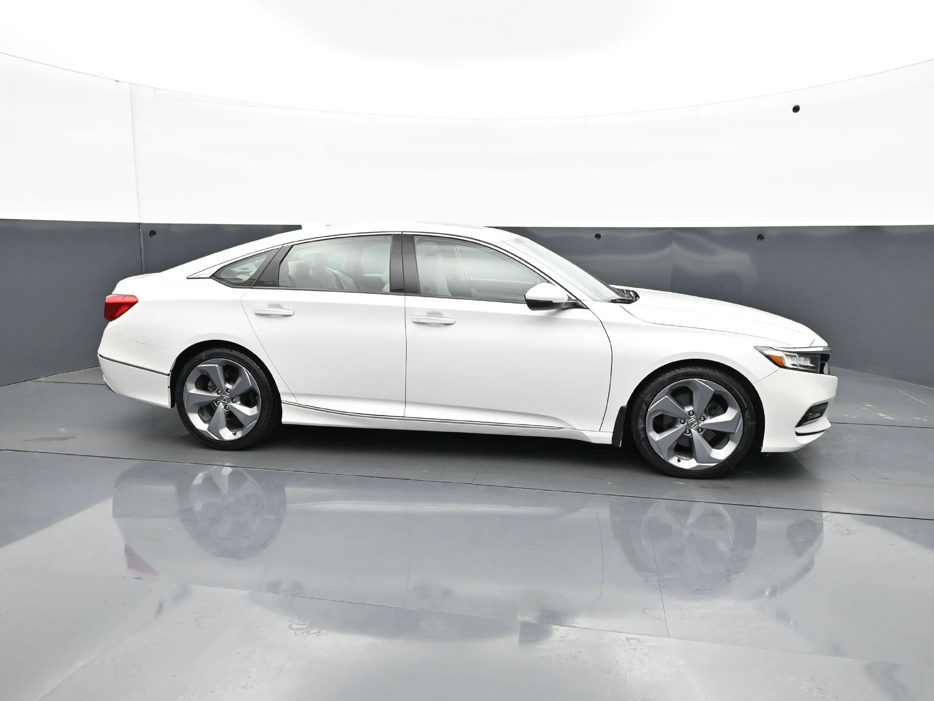 Used 2019 White Honda Touring 2.0T Auto image 9