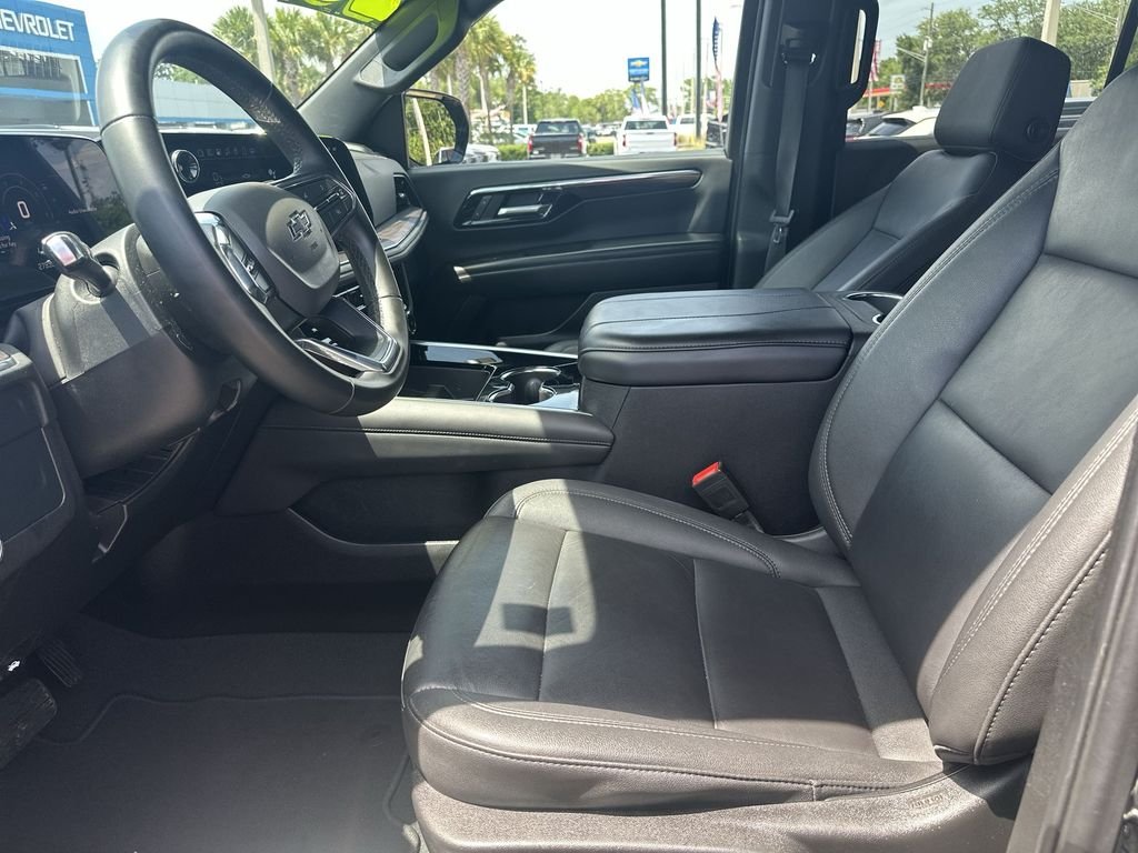 Used 2025 Black Chevrolet Z71 image 24