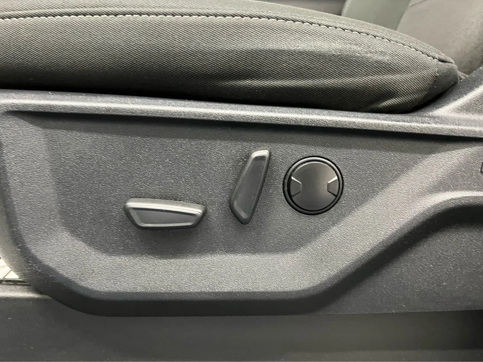 Used 2024 Avalanche Gray Ford XLT image 15