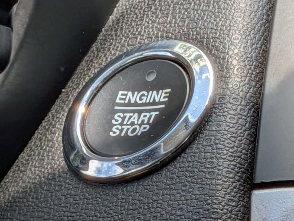 Used 2019 Black Ford SE image 32