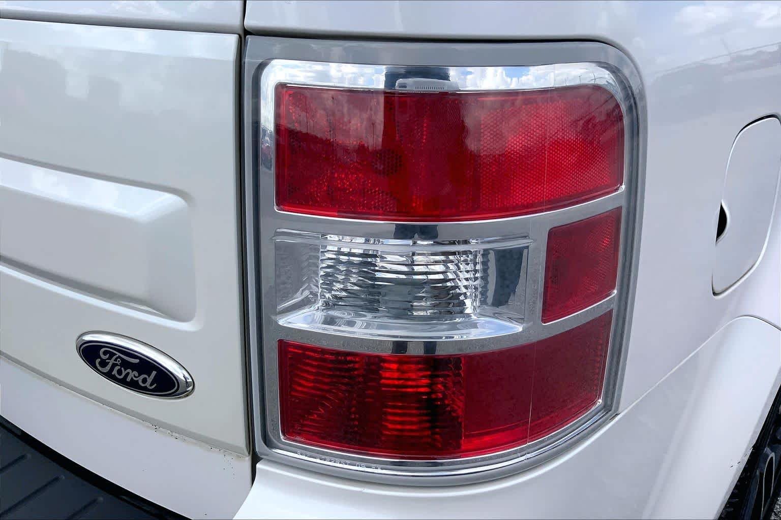 Used 2014 White Platinum Metallic Tri-Coat Ford SEL image 30